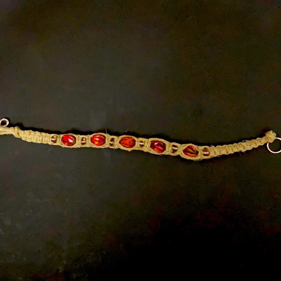Handmade red beaded bracelet - Picture 1 of 4